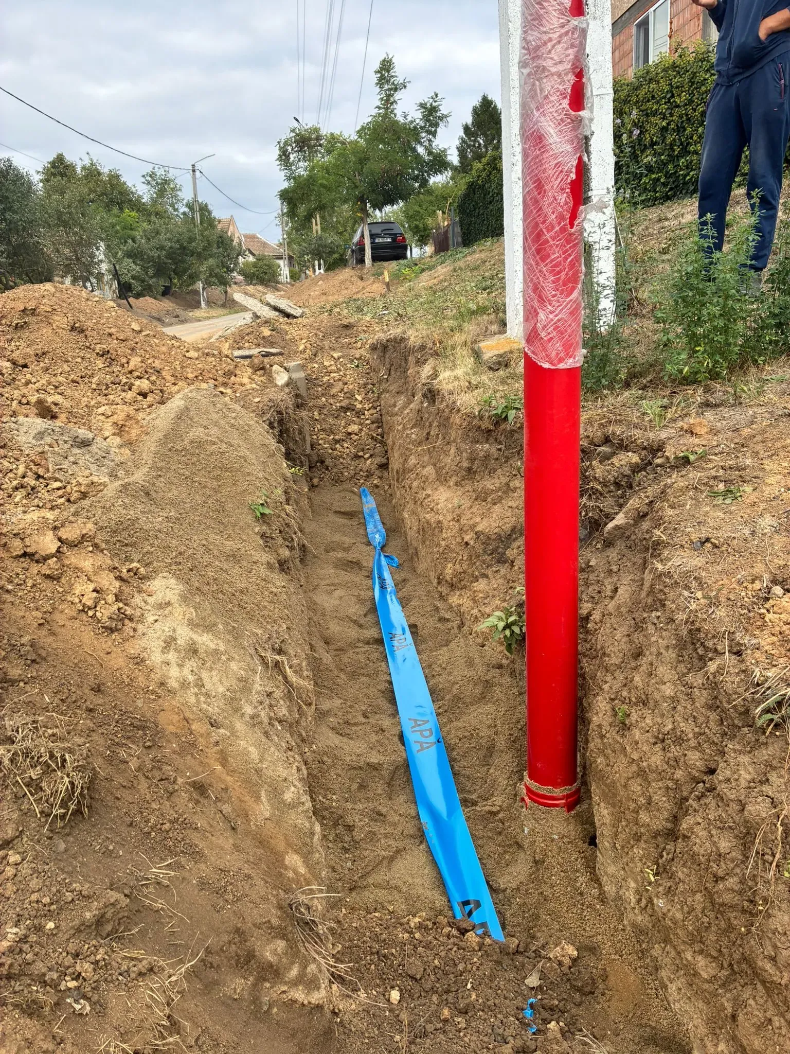 Săpătură mecanizată pentru racord apă în comuna Timișoara